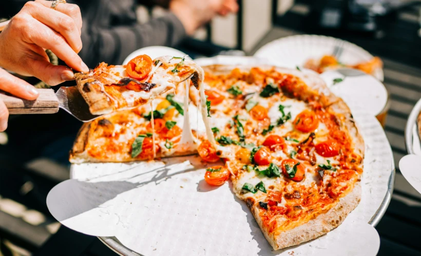 İstanbul'un En İyi Pizzacıları: Şehrin Leziz Dilimlerinin Peşinde