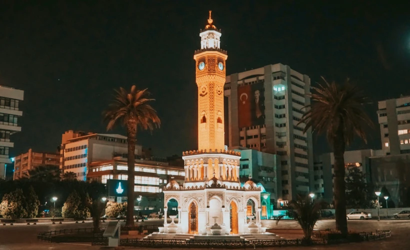 İzmir: Boyozu, Tarihi Sokakları ve Samimiyetiyle #ÇOKÇEKİCİ