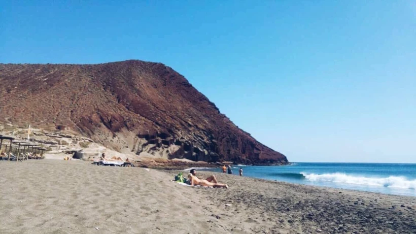 Montana Roja ve La Tejita plajı