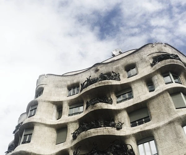 Casa Mila: Gaudi'nin Barselona'ya Hediyesi