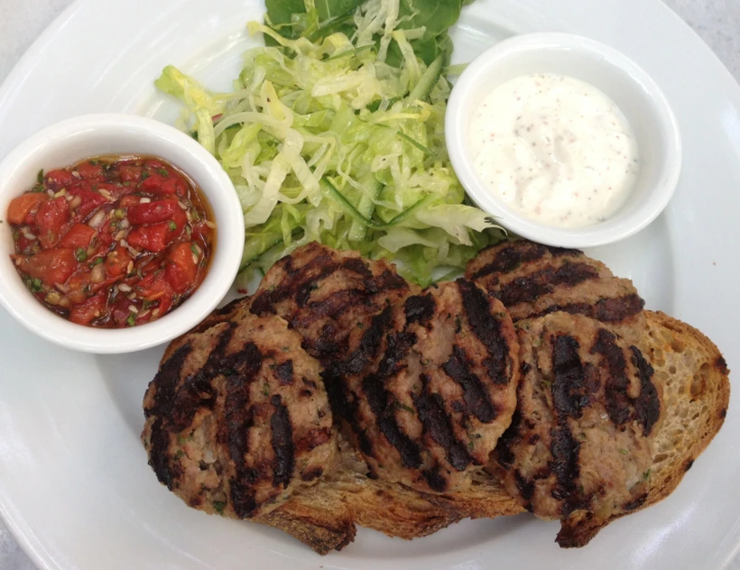 Ekmek üstü köfte