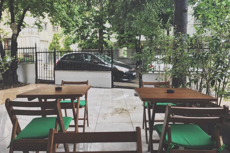 May Be: Ara Sokakta Bulduğum Huzur