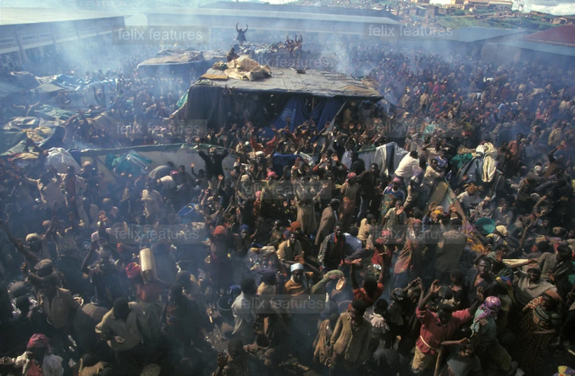 ©Paul Lowe/Panos Pictures  Kibeho Camp RWANDA 22/4/1995  Hutu survivors from the shootings and subsequent stampede in Kibeho camp penned themselves into a compound the day after the slaughter and refused to leave. Over 4000 Hutus were killed during an ope