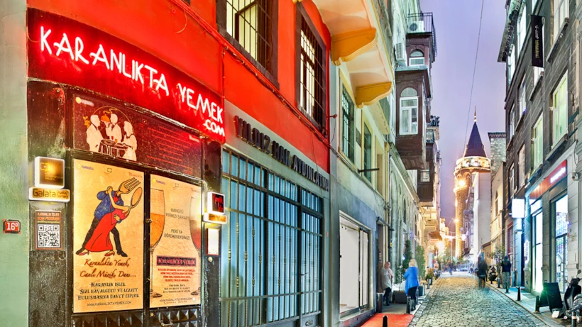 karanlıkta_yemek