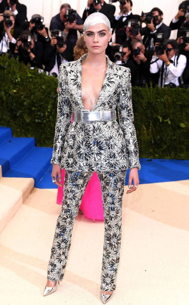 rs_634x1024-170501173629-634.Cara-Delevingne-Met-Gala-2017-Arrivals.ms.050117