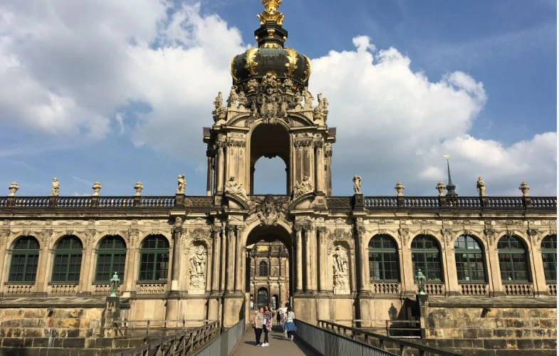 Savulun Saksonlar, Ben Geldim!: Dresden Notları