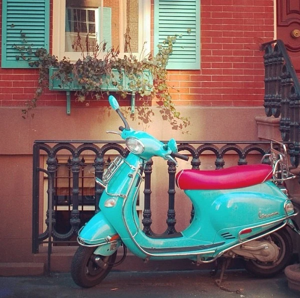 Vespa by @miaxxoo