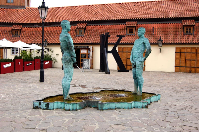 peeing-men-kafka-museum-prague-czech-republic-wayne-higgs