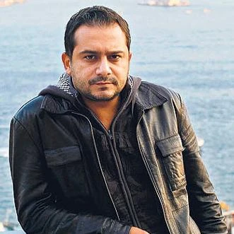 Bir Yazar İki Kitap: Emrah Serbes