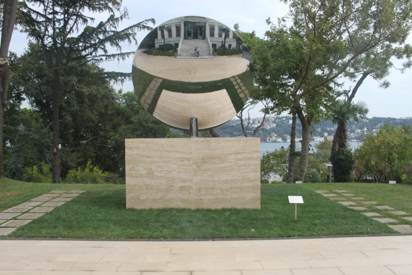 Gök Ayna – Anish Kapoor