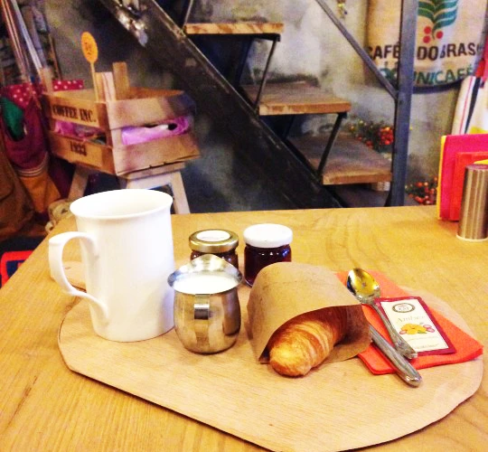Karaköy Postası Vol.2: Naif, Bando, Wom, Mums, Alles Coffee & Shop