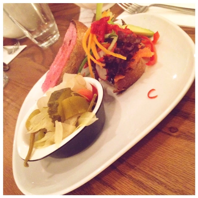 mums_cafe_somonsandwich