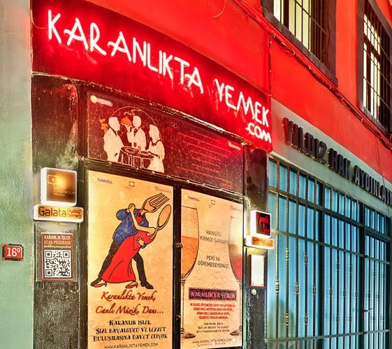 Karanlıkta Bir Yemek