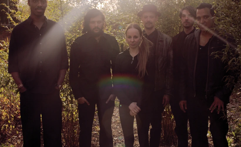 Garanti Caz Yeşili: Melt Yourself Down