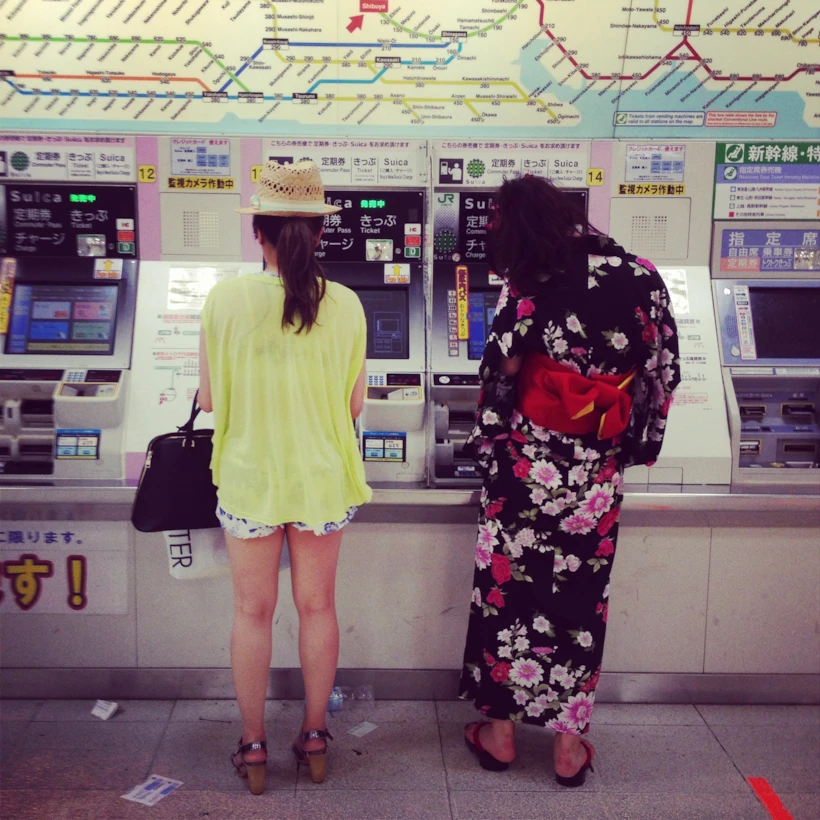 Tokyo Metrosunda olağan bir akşam