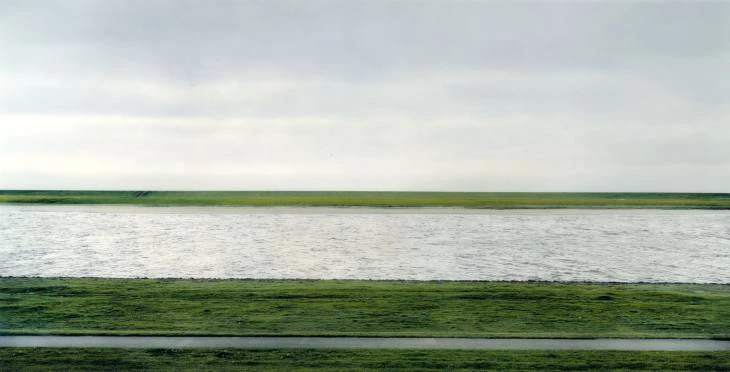 andreas gursky – the rhine ii, 1999