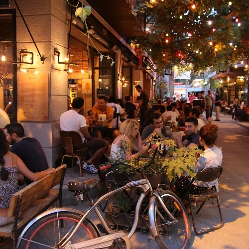 Karaköy Mekanları: Bu Sokakta Her Şey Var!