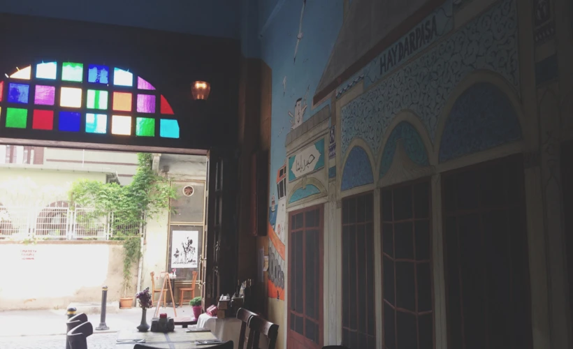 Yeldeğirmeni'nde Haydarpaşa Garı Havası: Garda Cafe
