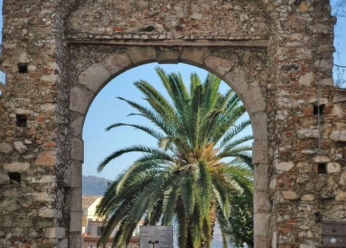 Taormina: Sicilya Adası'nın Yaşamaya Değer Kasabası