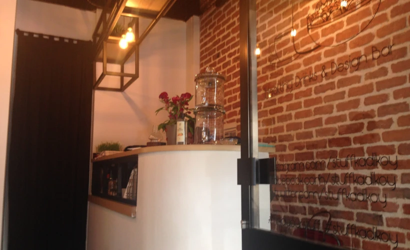 Stuff Healthy Drinks & Design Bar: Kadıköy'ün Yepyeni Sağlıklı Beslenme Noktası