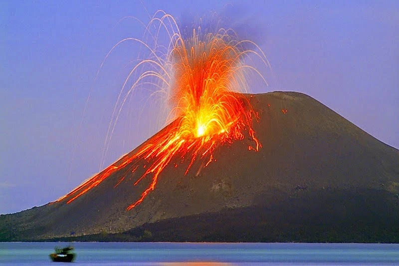 krakatau-strombolian-mf8818