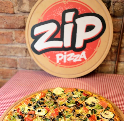 Yeldeğirmeni'nde Pizza Deyince: Zip Pizza