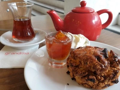 İstanbul'un İki Yakasından Mis Kokulu İki Mekan: Grandma ve Polka Cafe