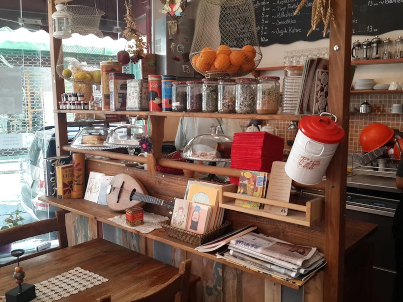 polka-cafe-1