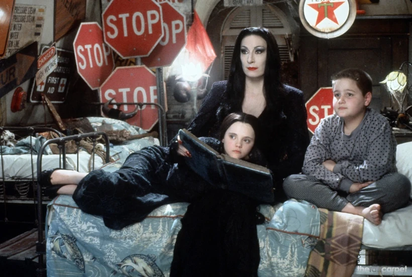 The-Addams-Family-anjelica-huston-33154081-1249-841