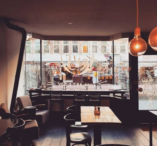 Trust Cafe: Amsterdam'ın Sebepsiz Yere Sevgi Dolu Mekanı