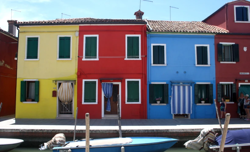 Rengarenk Bir Balıkçı Adası: Burano