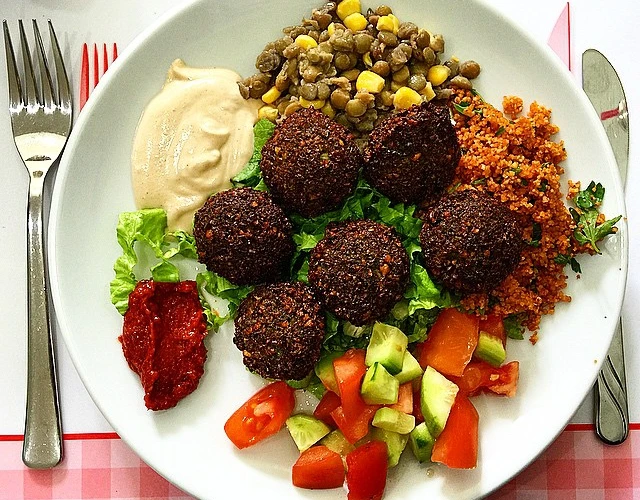 Yeldeğirmeni'nde TonTon Efendi'yle Biraz Falafel Biraz Mutluluk
