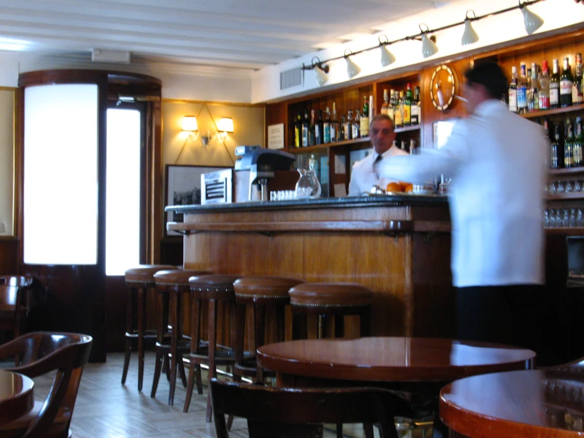 Harry’s_Bar_(inside)_-_Venice