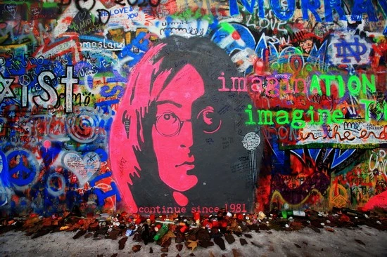 10 Maddede John Lennon