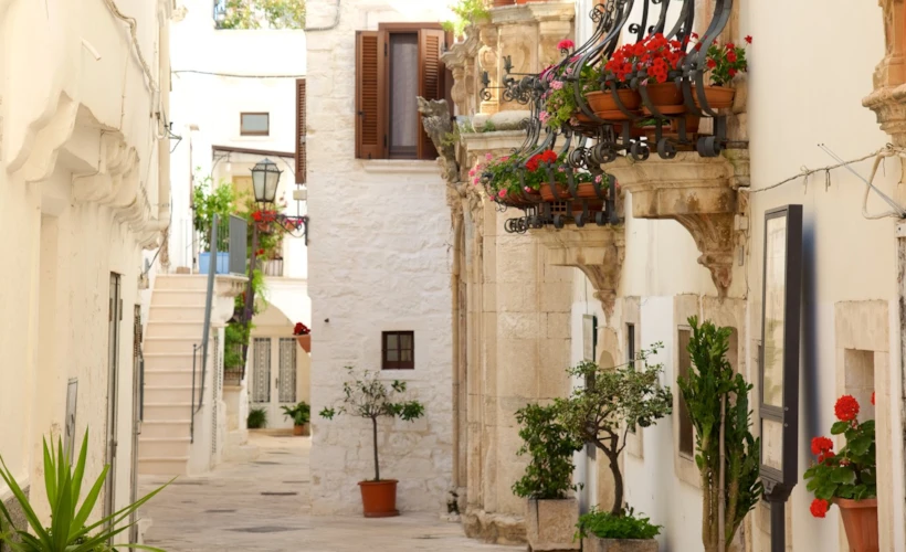 Puglia’nın Vazgeçilmezleri: Alberobello, Locorotondo ve Ostuni
