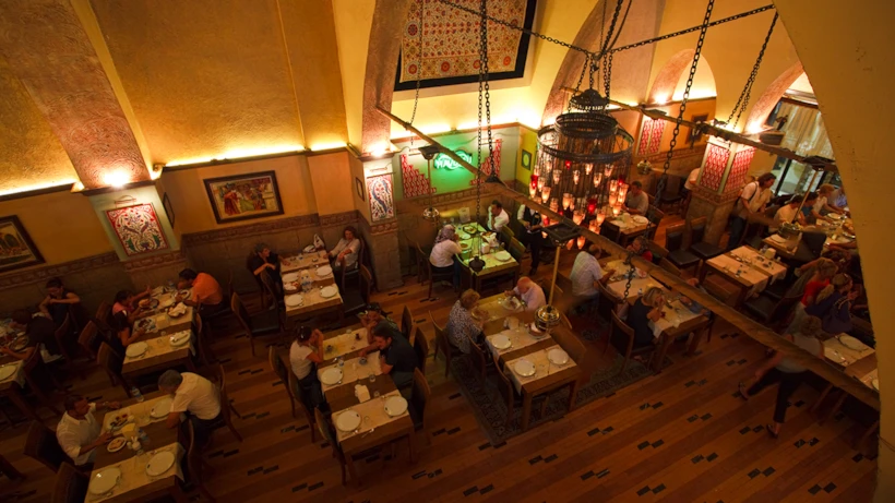 restoran – havuzlu