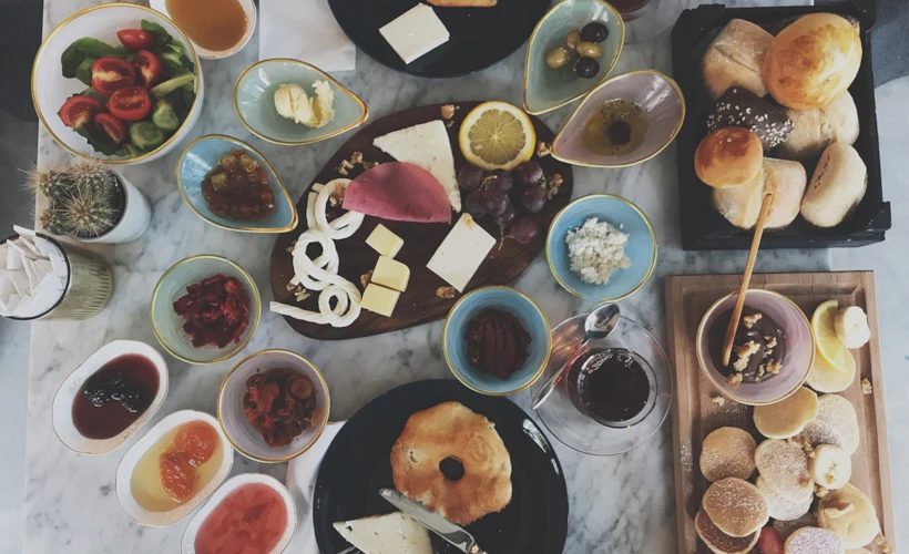 Fiyonk Bakery & Cafe: Cadde'de Huzur Dolu Bir Mekan