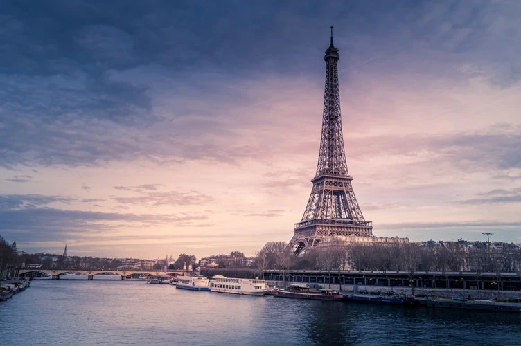 Paris'te Yaşamak: Simay Demirel ile Dopdolu Bir Söyleşi