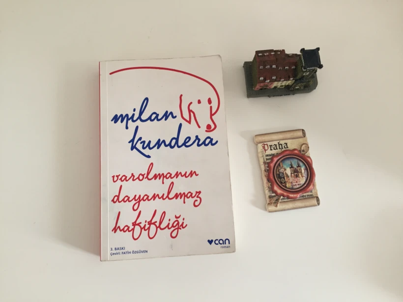 Varolmanin_Dayanilmaz_Hafifligi (1)