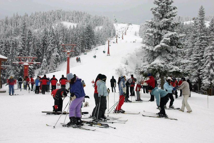 ILGAZ, KAYAK SEVERLERİN AKININA UĞRADI ILGAZ’A KAYAK TUTKUNLARININ İLGİSİ GİDEREK ARTIYOR ILGAZ’DA KAR KALINLIĞI 2 METREYİ BULDU