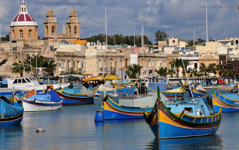 island-of-malta-boats-houses-sea-2K-wallpaper