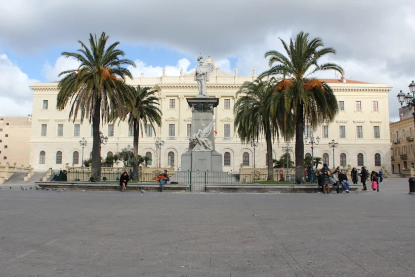 Piazza Italia-min