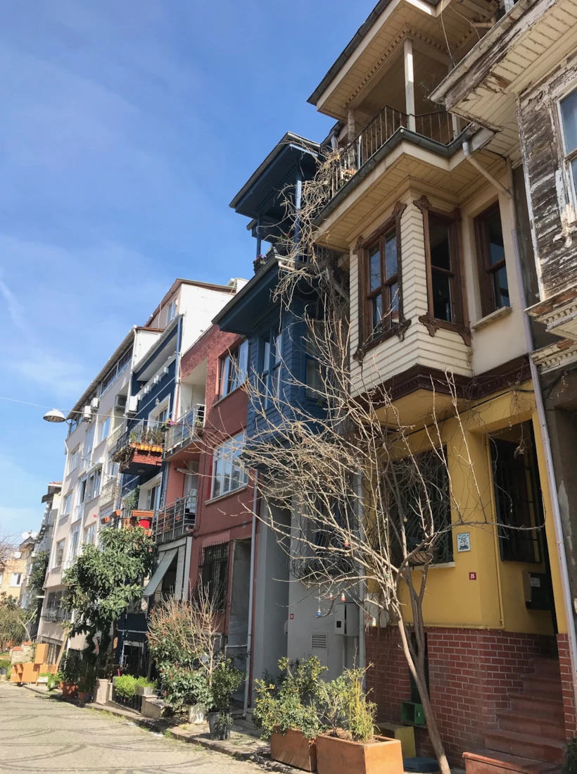 Kuzguncuk: Gezilecek Yerleri, Sokakları, Cafeleri ve Evleri