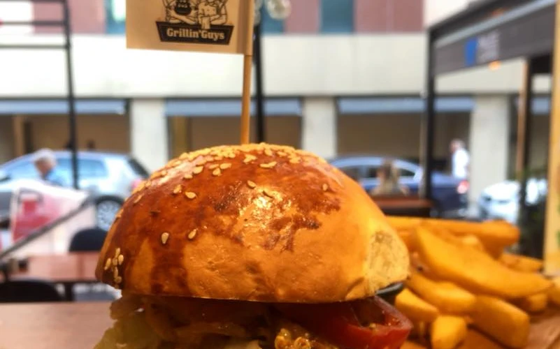 Grillin’ Guys: Şaşkınbakkal'ın Enfes Burgercisi