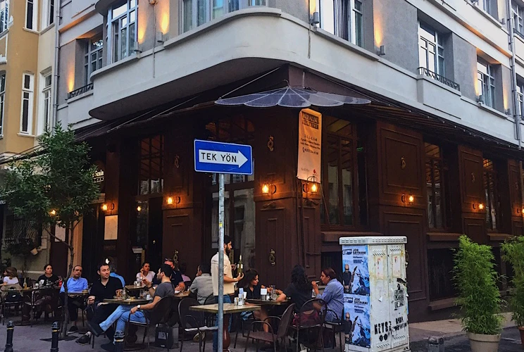 Cihangir'in Kendine Has Köşesi: Charter Pub