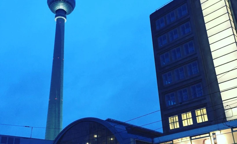 Alexanderplatz: Geçmişten Günümüze Berlin’den Sahneler #1