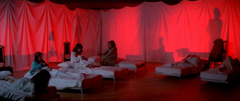 Güzel Masum Kız ve Masalların Cinsiyet Hiyerarşisi: Suspiria