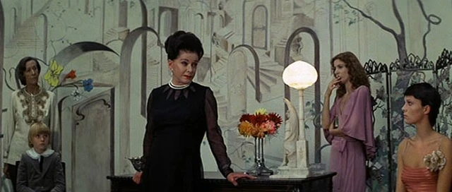 Güzel Masum Kız ve Masalların Cinsiyet Hiyerarşisi: Suspiria