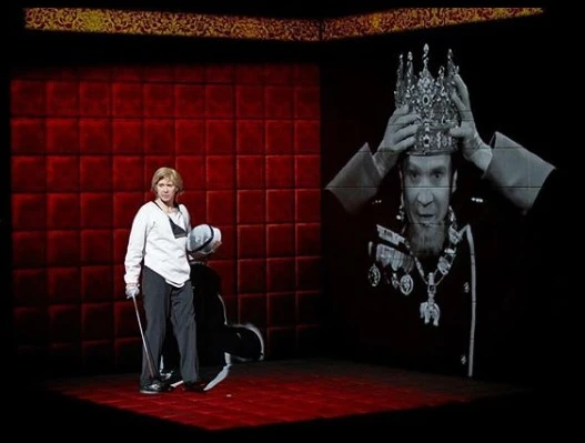 Hamlet Teknolojiyle Buluşursa: Köprü Niteliğinde Bir Oyun