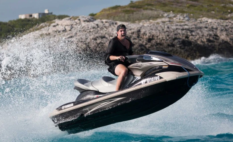 Fyre Festival Belgeselleri: Bir Felaket, İki Belgesel